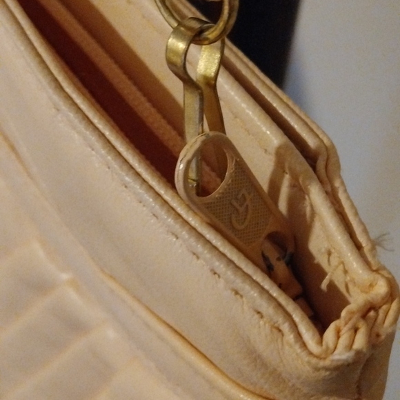 Purse - Picture 3 of 3